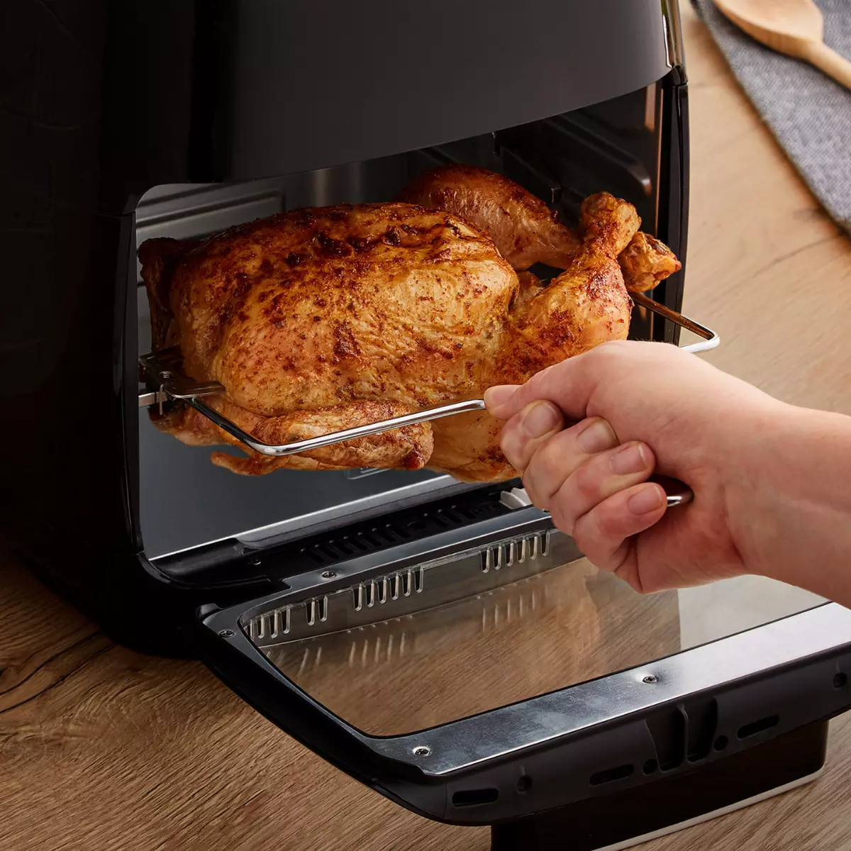 Tower T17076 10 in 1 Digital Air Fryer Review: Rotisserie cooking